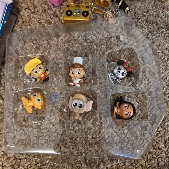 LOL Surprise Figures And Disney Doorables - Picture 3 of 4